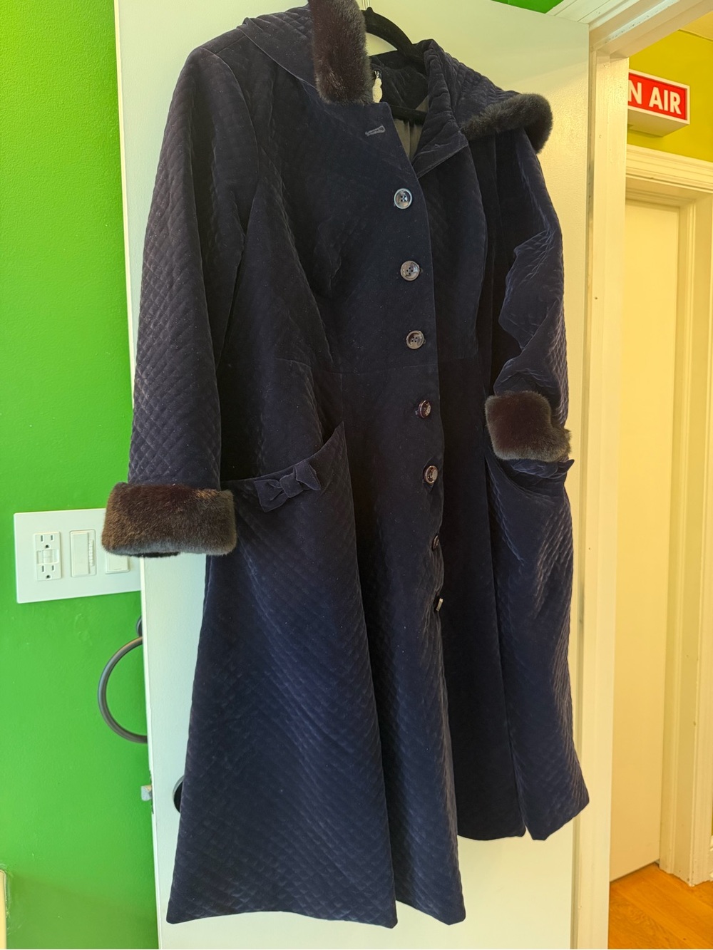 ModCloth x Collectif Charming Ways Navy Quilted Velvet Coat UK 20 Faux Fur & Bow - Picture 2 of 10